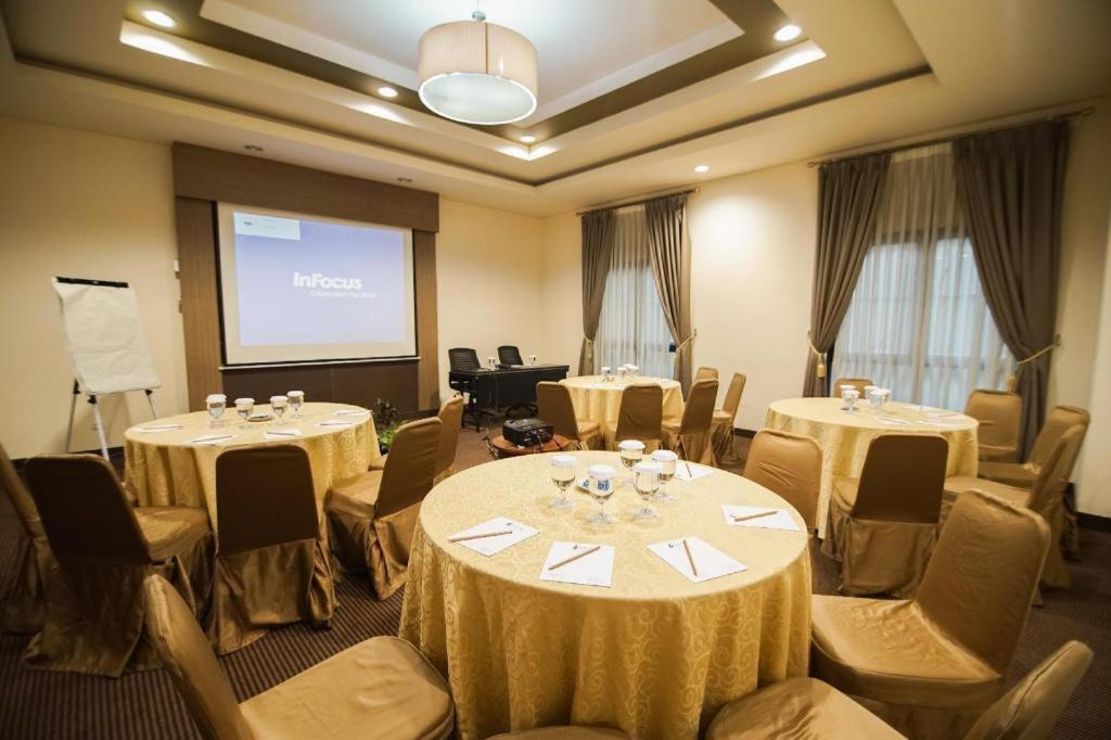 Sofyan Hotel Soepomo Jakarta Bagian luar foto