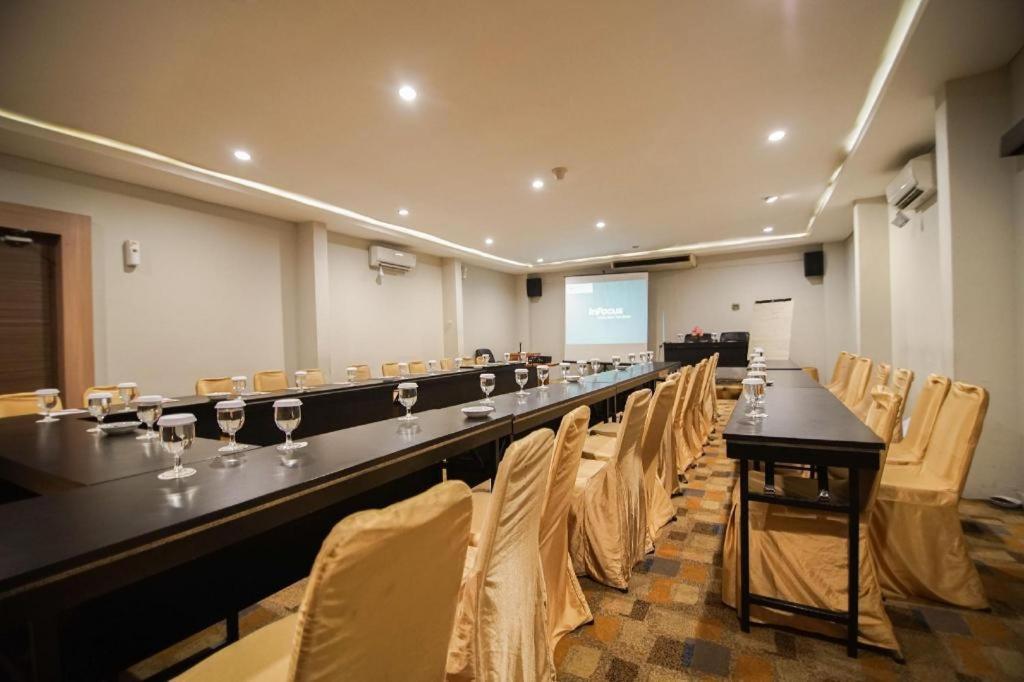 Sofyan Hotel Soepomo Jakarta Bagian luar foto