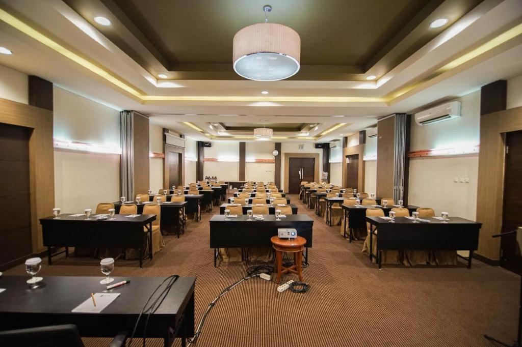Sofyan Hotel Soepomo Jakarta Bagian luar foto