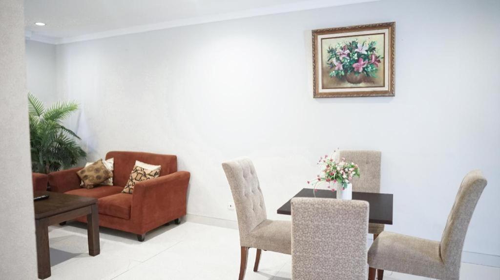 Sofyan Hotel Soepomo Jakarta Bagian luar foto