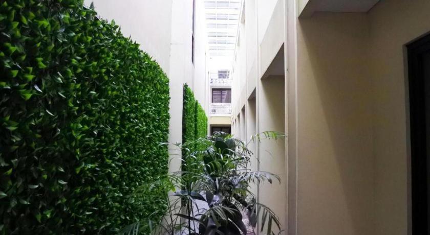 Sofyan Hotel Soepomo Jakarta Bagian luar foto